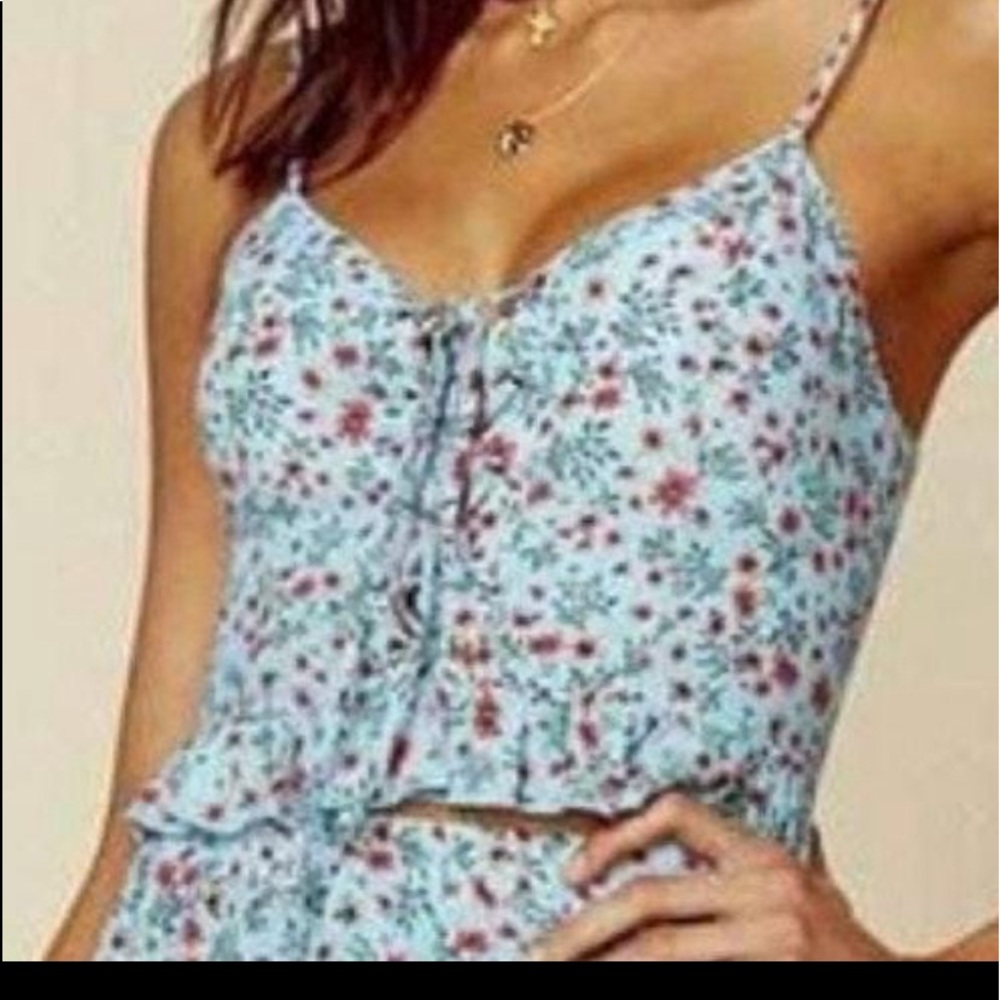 blue tank top